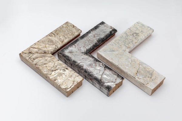 646-008 WHITE AND SILVER